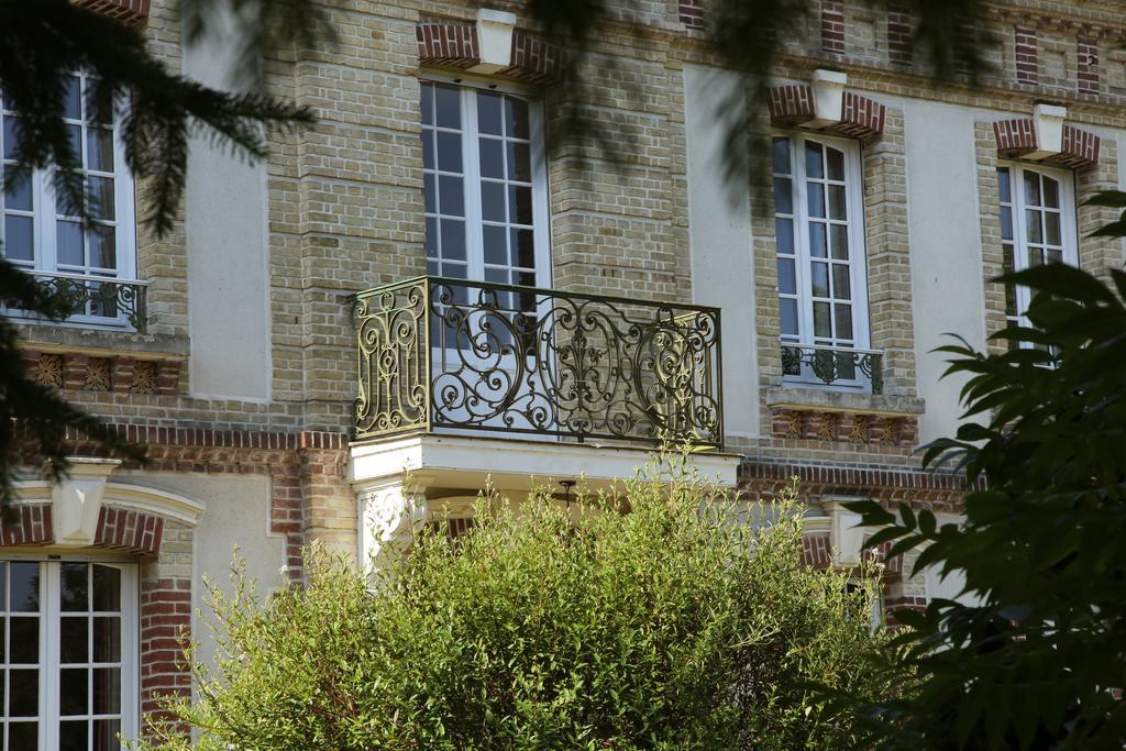לינה וארוחת בוקר Saint-Martin-aux-Chartrains Manoir Le Mesnil מראה חיצוני תמונה