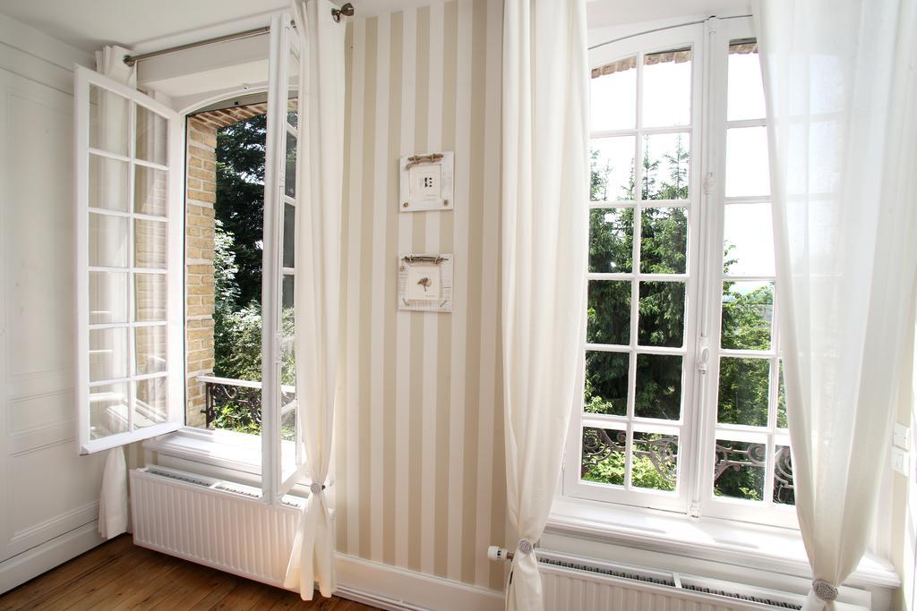 לינה וארוחת בוקר Saint-Martin-aux-Chartrains Manoir Le Mesnil מראה חיצוני תמונה