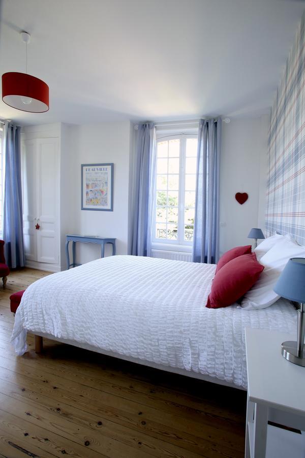 לינה וארוחת בוקר Saint-Martin-aux-Chartrains Manoir Le Mesnil מראה חיצוני תמונה