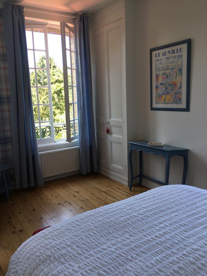 לינה וארוחת בוקר Saint-Martin-aux-Chartrains Manoir Le Mesnil מראה חיצוני תמונה