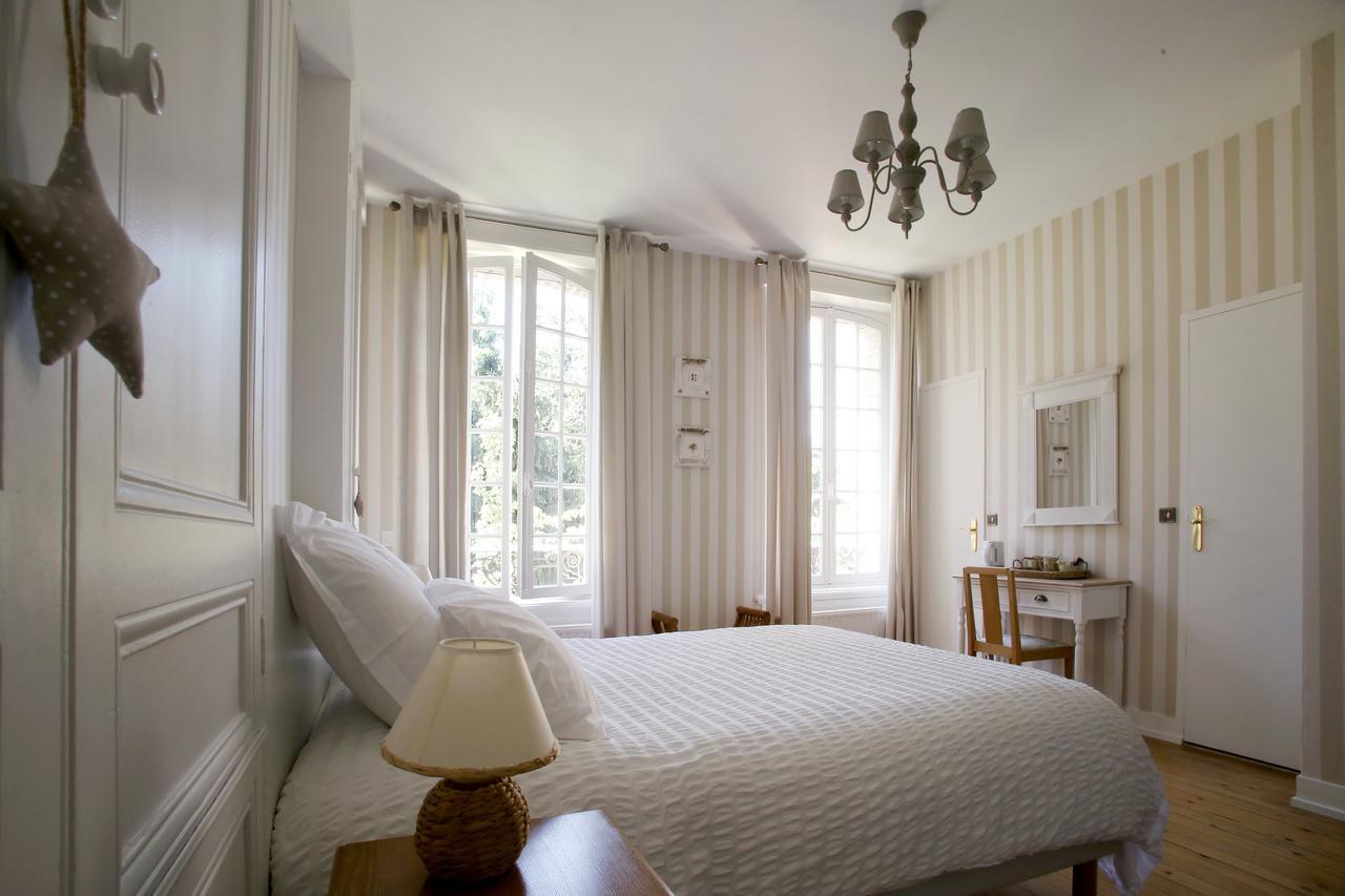 לינה וארוחת בוקר Saint-Martin-aux-Chartrains Manoir Le Mesnil מראה חיצוני תמונה