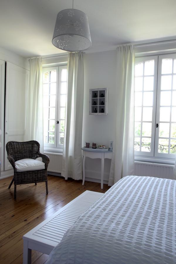 לינה וארוחת בוקר Saint-Martin-aux-Chartrains Manoir Le Mesnil מראה חיצוני תמונה